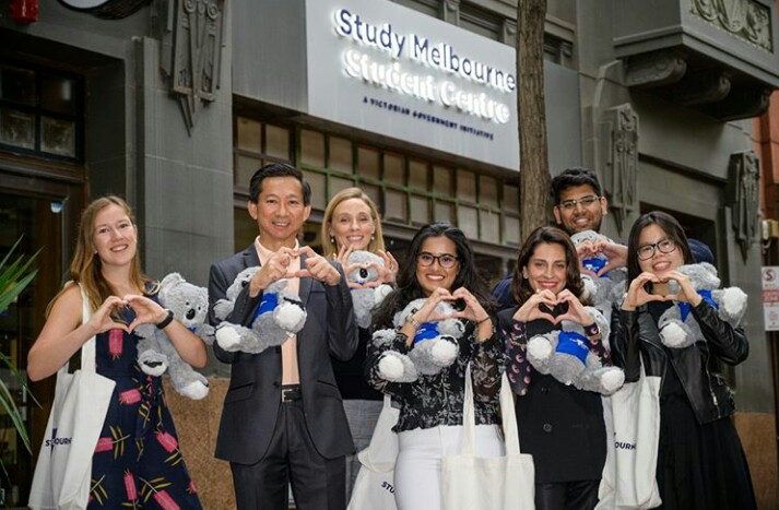 Olena_Nguyen's tweet photo. #InternationalStudents
#InThisTogether #StayStrong https://t.co/fvraUwS6un