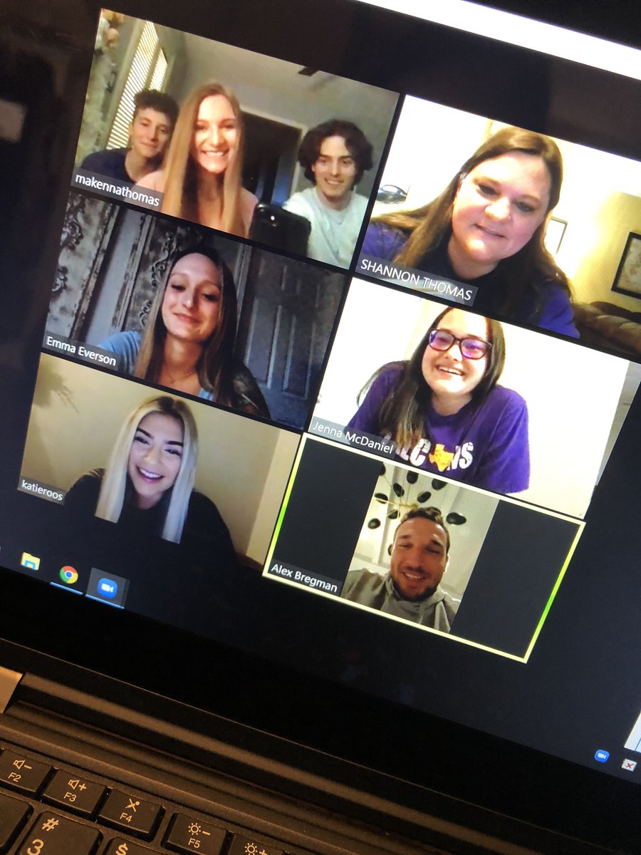 thomasbunch13's tweet photo. They thought they were going to zoom with @SuptMarkHenry about what life is like as a senior during covid 19. Imagine their shock when @ABREG_1 joined in on zoom instead! They were so excited and shocked! Thanks Bregman for helping create an amazing senior memory! @jvhsprincipal https://t.co/Yg8mCNjMev