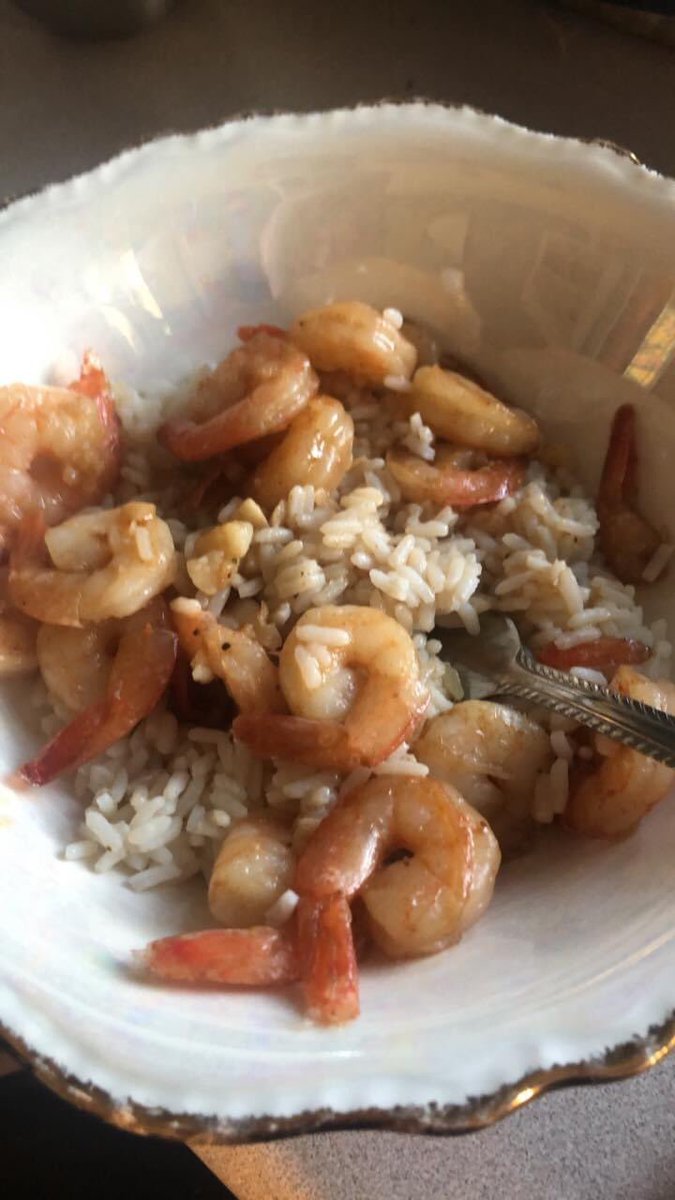 CoachHuston1's tweet photo. Working in the yard for 6 hours, sweaty 🥵 sunburned🤗 and dirty. Last thing I want to do is cook dinner. So to my delight my son steps up to bat. THANK YOU @Aleclovell1 for an amazing dinner!!! 💕💕#teachyoursonstobegoodhusbands #sons #blessed https://t.co/MjSUktTCbD