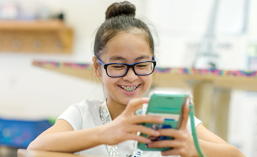 Distance learning officially begins on Tuesday, April 14. FCPS has created tips, strategies, and resources to help families navigate this new path: bit.ly/2Xgq0MU.