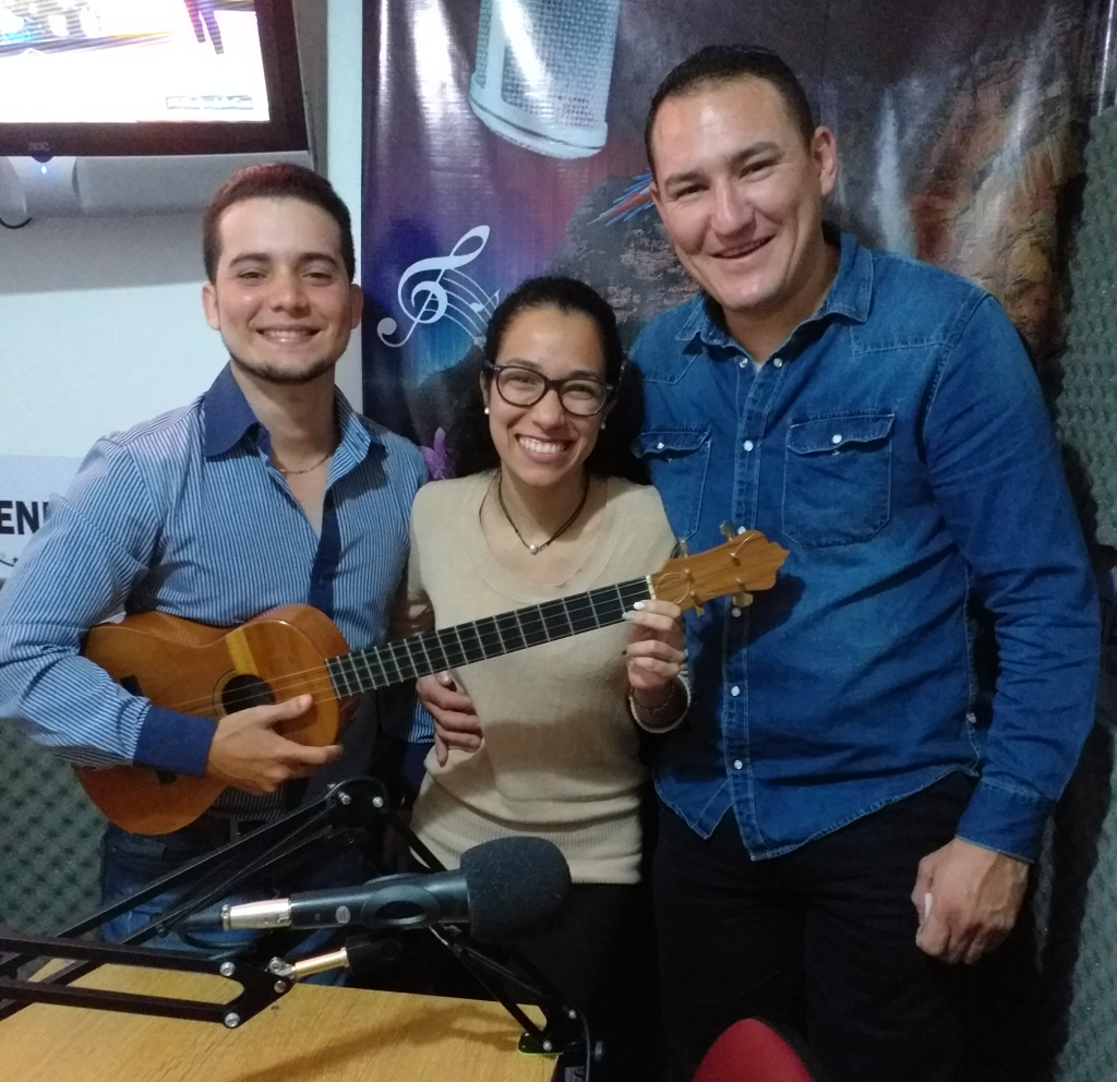 jhanelyssanchez's tweet photo. Henry Áñez comparte en Argentina un pedacito de Venezuela a través de la música. https://t.co/DyBEGnpDgO https://t.co/KBJ4ZgKQ4t