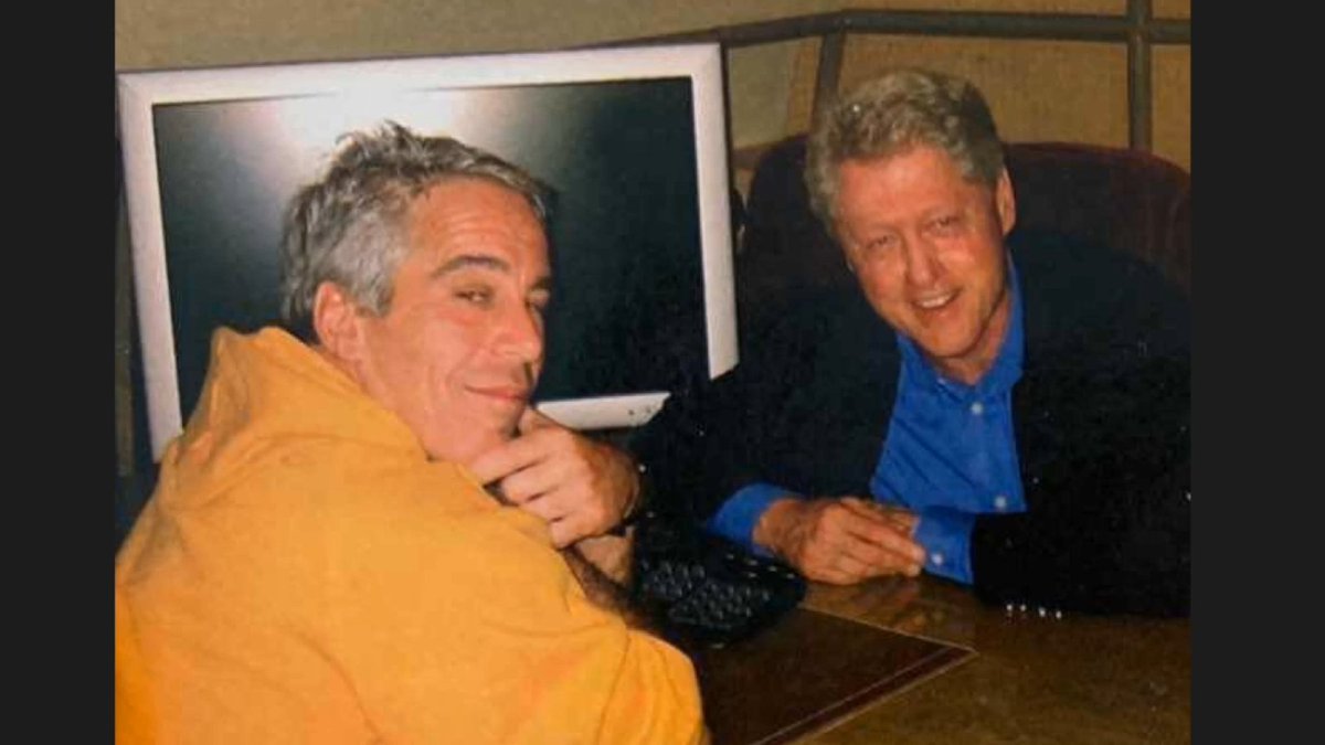 Remzztrasdes's tweet photo. Wenn Jeffrey Epstein tatsächlich noch lebt.
Wer hat ihn (befreit)?
Wo ist er??
#Deepfakes
#DeepStateExposed
#WhatIsTrue
#TheGreatAwakening https://t.co/WzSjhqg1Fa