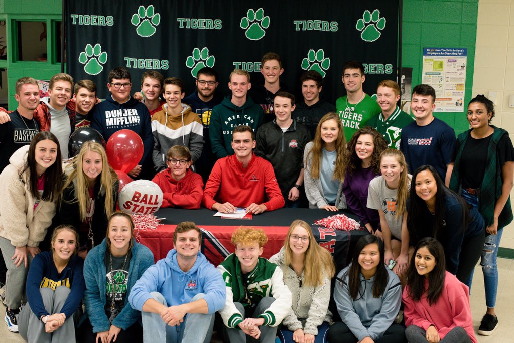 carsonorr12's tweet photo. @RyanMDillman @kate_vinson0051 @maddy_stagge @ThomasWilhoite @han_avila1 @lexie_robertson @SalleeAvery @DCantanzarite @sebpsu4 @AlaraMiller @lghawk59 @granttweedy @YorktownHighSch @sarah_greenn @ytownlarrabee @Reagan_cox_ @YTigerSoftball @sam_b04_ @a_sorensen_ @gphipps33 @JDT_24 #MemoryChallengeYHS I nominate @WillyBaseball01 @YorktownGolf https://t.co/OenyHo5gBF