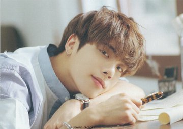 withmignon's tweet photo. 그대는 왜 보고 싶을 때 볼 수 없는 것인지
왜 아무리 보고 싶어 해도 볼 수 없는 세계인지

나는 오늘도 그대를 잊은 적 없다.
봄이 가도 그대를 잊은 적 없고
별이 져도 그대를 잊은 적 없다.

[정호승/꽃이 진다고 그대를 잊은 적 없다] https://t.co/xW914mkyLd