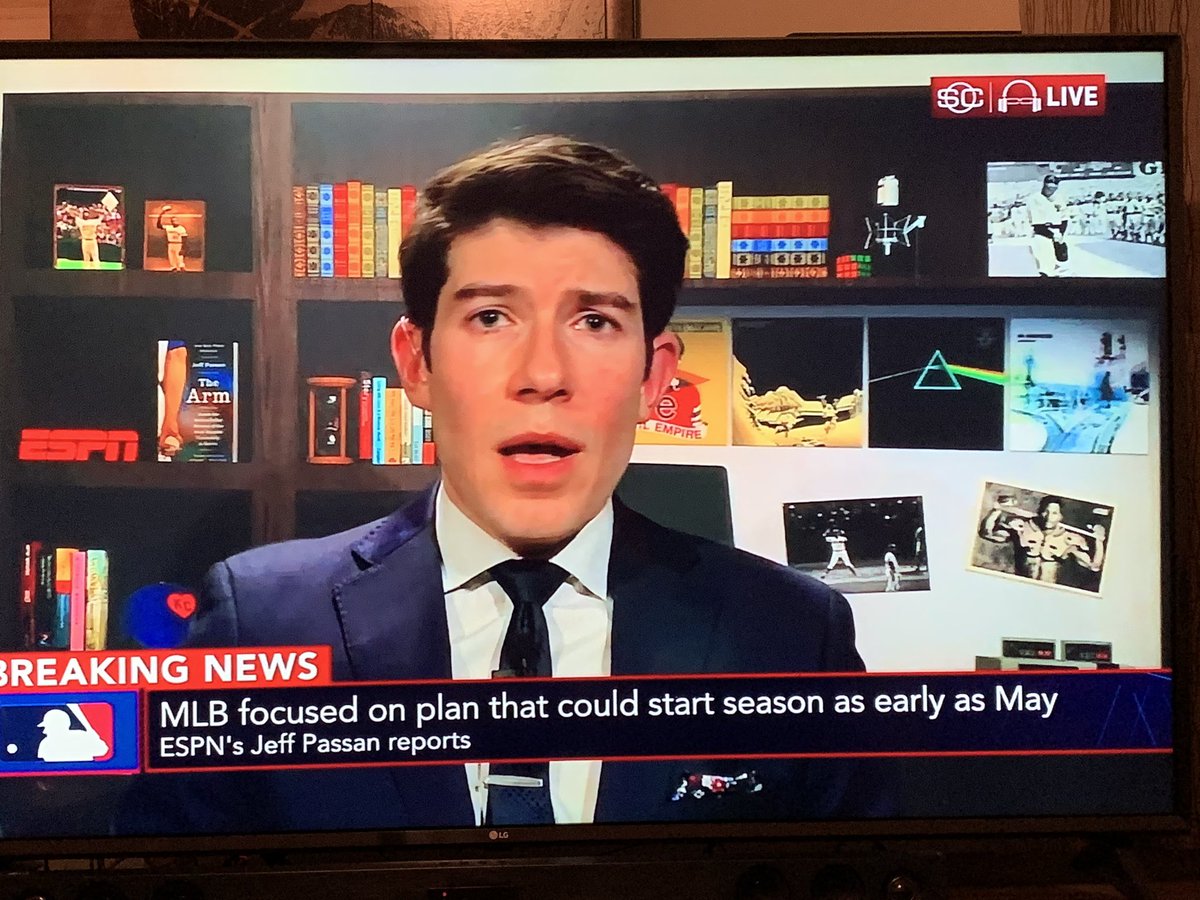 joedeangelus's tweet photo. Shoutout to @JeffPassan for including Evil Empire / Pinkerton / Dark Side & OK Computer in his home office background on ESPN
#makeamericarageagain https://t.co/pEG3LxMt7u