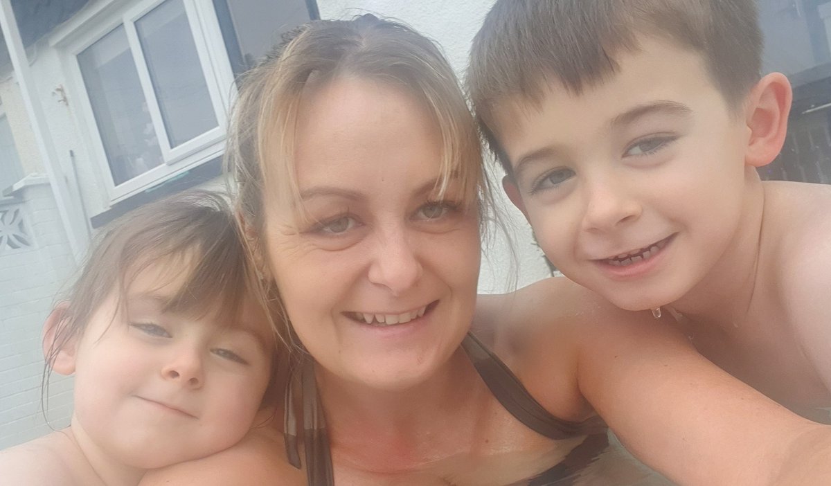 Kelly98358771's tweet photo. #newstarterfurlough this is my family, that I'm having to tell them that mammy hasn't got any money. Because my work can't pay me. All because of the 28th feb.and I started my job on the 2nd March I have worked all my adult life and now I have been left behind. #bbcyourquestions https://t.co/AWdyB53G3h