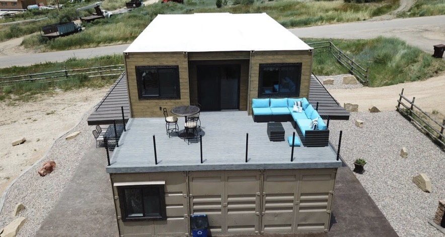 Sjcontainerbui1's tweet photo. Two-storey container home. Practical design 👍 
#prefabhouse #studios #containerhome 
#containerbuilding #grannyflat #containerdesign #containerhouse #shippingcontainerhomes #newlivingroom #outdoors #newdesigns https://t.co/vkOfG5xxqN