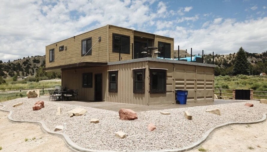 Sjcontainerbui1's tweet photo. Two-storey container home. Practical design 👍 
#prefabhouse #studios #containerhome 
#containerbuilding #grannyflat #containerdesign #containerhouse #shippingcontainerhomes #newlivingroom #outdoors #newdesigns https://t.co/vkOfG5xxqN