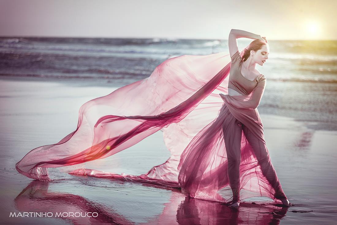 diana_therose's tweet photo. #Model: #DianaRosa
#Photography: #MartinhoMorouço
Production: #AnaLuar
MUA: #BeatrizVaz
#modeling #fineart #portrait #amazingportrait #beauty #beautiful #beautifulwoman #dancer #veildancer #diva #classicbeauty #goddess #sunset #goldenhour #ethereal #whimsical #romantic #wind https://t.co/V1MLM1e946