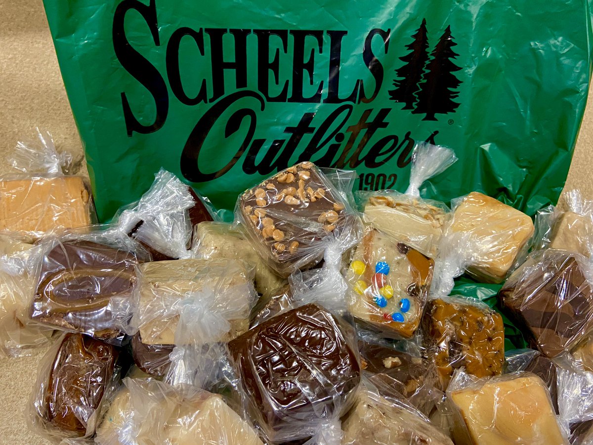 HOLY FUDGE THANK YOU Ginna’s Cafe!! 🍫😛😋 These delicious treats sure made our Tuesday a great one. We appreciate ALL the support shown by our community during this time. 💙 

#StaySafe &amp; #StayHealthy .... #ButRightAfterThisFudge