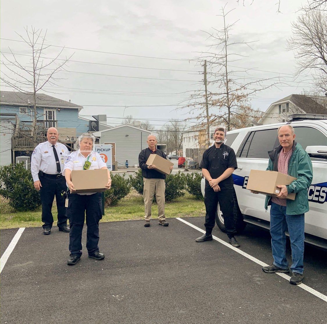 CecilCoGov's tweet photo. Thank you! Thank you! Thank you to Port House Grill and Weaver’s Liquors for the combined effort to provide our local volunteer fire companies and @CecilCountyDES with homemade hand sanitizer!!! So awesome!
#Coronavirus @porthousegrill #weaversliquors @CecilCoGov https://t.co/IrOBYRLwgr