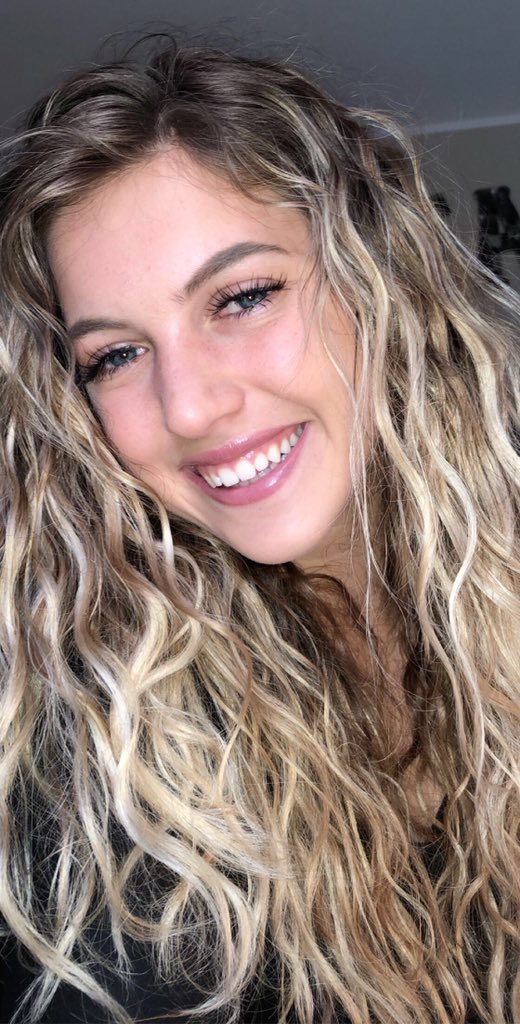 karlie_03's tweet photo. oops more selfies https://t.co/Fq85hlF6Go
