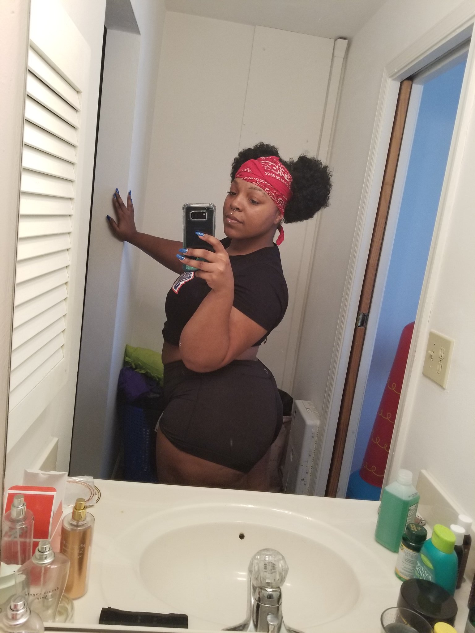 2 pic. You see the shirt lol #thick #bigbooty #weightlifting #BlackGirlMagic Also, subscribe https://t.co/67b3Ym8k3T https://t.co/MHPSm4pIIQ