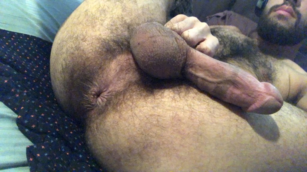 gaysunnyday's tweet photo. @ali_basco For all the bottoms and oral guys who like to play n munch on top ass😆 #gay #hairyass https://t.co/p38BSLCwSZ
