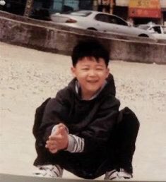 ok it’s time for jiminie here’s 2 versions of the same pic so you can have double the happiness