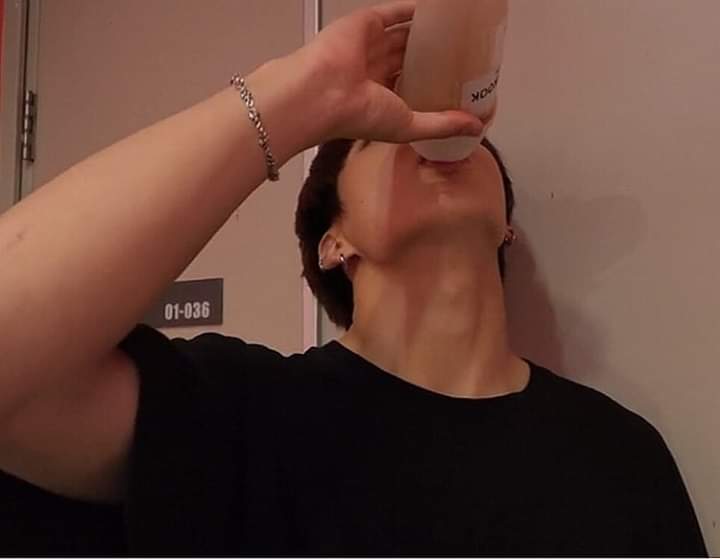 imggunkie's tweet photo. Pequena compilação da magnífica anatomia do Jungkook — a thread; https://t.co/OXOdayFQWB