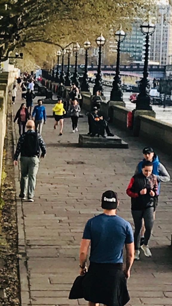 Left of this image taken today, several hundred people are critically ill with Covid-19 &amp; 786 deaths were recorded across the UK. For the sake of our NHS and your own, Stay at home, Protect the NHS, Save lives #SaveLives #StThomashospital <a href="/BBCLondonNews/">BBC London</a> <a href="/BBCNews/">BBC News (UK)</a> <a href="/BorisJohnson/">Boris Johnson</a>