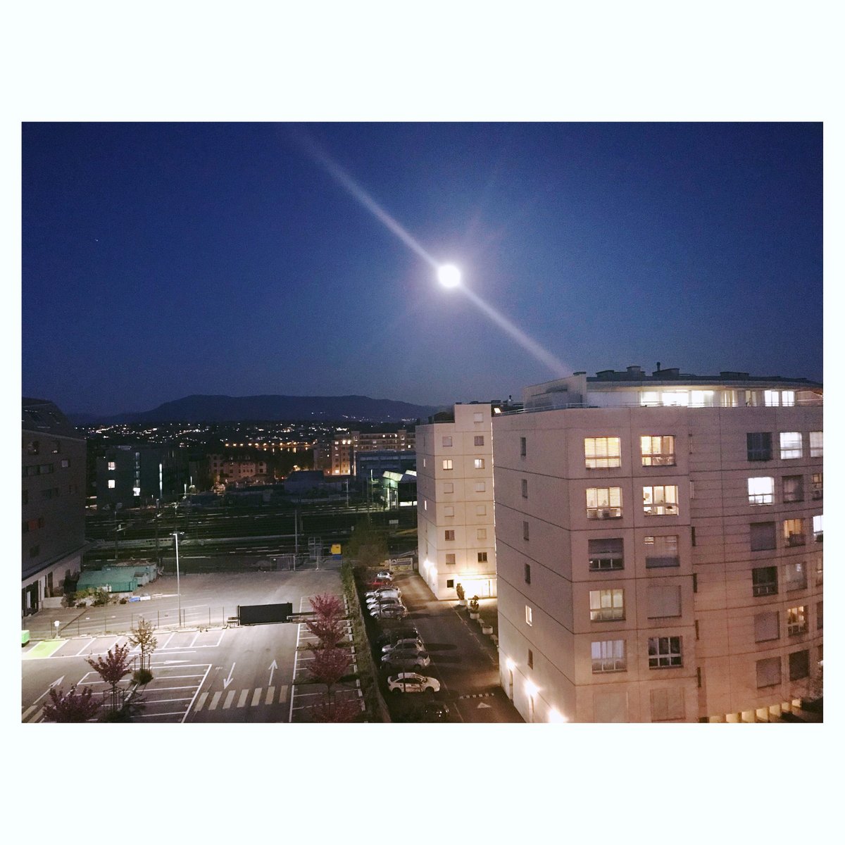 Moonbeam

The strains of Debussy
waft into the silent spring night
over a vacant parking lot
under the supermoon. ©

#ClairDeLune #LookUp #supermoon #Geneva #InternationalPoetryCircle