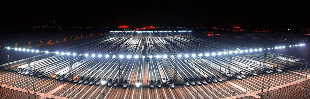 At 0:00 Beijing time on April 8, all the passages leaving wuhan were reopened. after 76 days.The light show in wuhan tonight is beautiful, and it means the city is bright again , i have neverseen anything like this before#汉口 #武汉