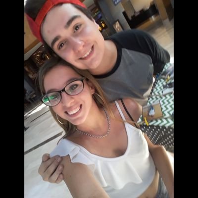 fedegomyall's tweet photo. @FedericoGomezOk De cuando te conocí en Mendoza con el regalito mi felicidad hasta en la radio te fuimos a ver   😍❤ tenes que volver te extraño https://t.co/7KDd4OzuA5