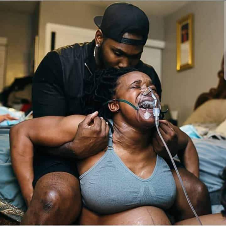 EPOlengha's tweet photo. Sa femme souffre de #COVID19 et elle est aussi enceinte.
Nul ne connait bouche benie. Prions pour elle et partageons pour que nos proches aussi prient pour elle!
On n'a demandé à son mari de pas la toucher mais il veut pas. Priez pour eux et leur bébé.

Une prière ne coûte rien! https://t.co/Y4xPPk5vvJ