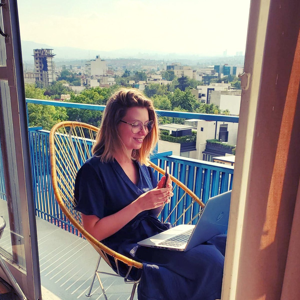 SegoChampagne's tweet photo. Working from home be like #balcony #sunshine #homeoffice #QuedateEnCasa #YoMeQuedoEnCasa #EstamosContigo #MexicoCity https://t.co/ohlbkUO0MI