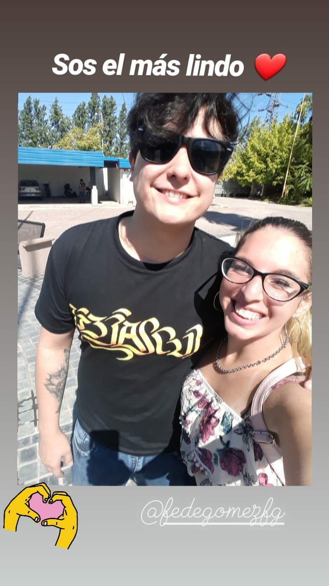 fedegomyall's tweet photo. @FedericoGomezOk Me acuerdo que ese dia te conocí y te arrimaste para charlar un rato y sacarte fotos te preguntamos por la canción de Axel y después se vivo The FAM. Mi sonrisa así de gigante 😍 vos taan alto. Que hermoso momento https://t.co/HmuaoZdsqD