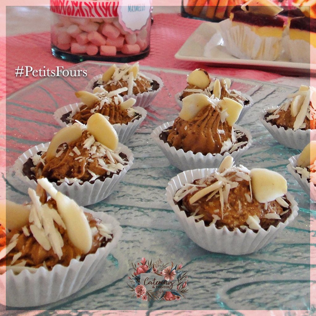 CaterinyEv's tweet photo. #CateringyEventos #FiestasPersonalizadasBogotá #MomentosEspeciales #DeliciasDulces #CelebrationTime #PetitsFours #DeliciasGourmet #NackedCake #Pasabocas #BogotáCakes #PasteleríaBogotá #TortasBogotá #ReposteriaBogotá #EventosBogotá #CakeLove #PostresBogotá #BogotáFood #MesasDulces https://t.co/dzglKS37WZ