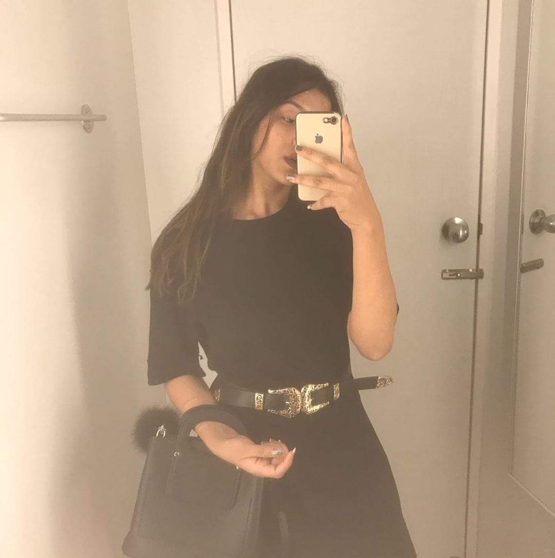 Piyumithanuja's tweet photo. Black color mata match wenawada? 🤔 https://t.co/B38hGWq9SA