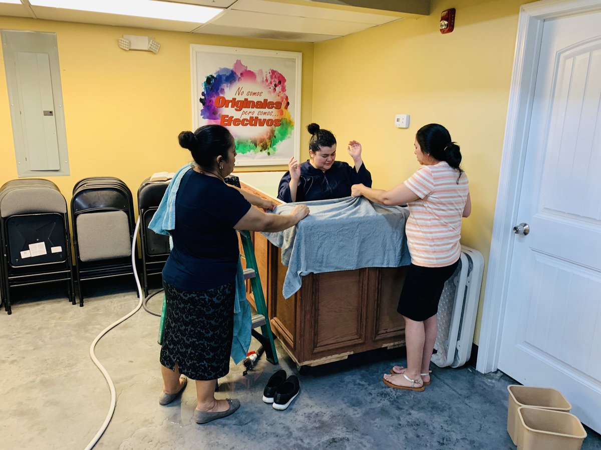 FiestaTennessee's tweet photo. un bautismo en el nombre de Jesús, para la gloria de Dios, Nuestro Dios todavía se está moviendo en medio de estos tiempos de pandemia. 

A baptism in the name of Jesus, for the glory of God, Our God is still moving in the midst of these pandemic times. https://t.co/wzuZAdWsXJ