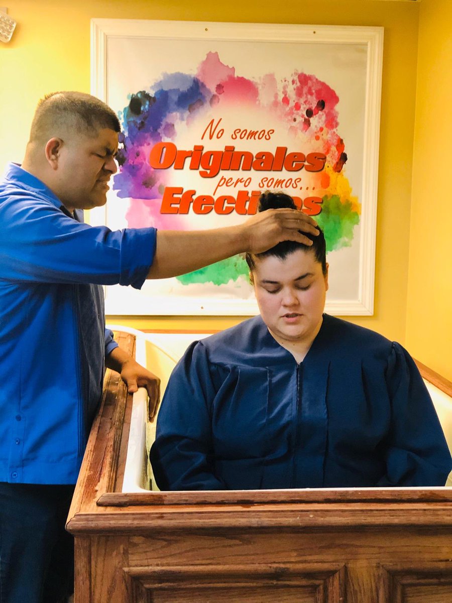 FiestaTennessee's tweet photo. un bautismo en el nombre de Jesús, para la gloria de Dios, Nuestro Dios todavía se está moviendo en medio de estos tiempos de pandemia. 

A baptism in the name of Jesus, for the glory of God, Our God is still moving in the midst of these pandemic times. https://t.co/wzuZAdWsXJ