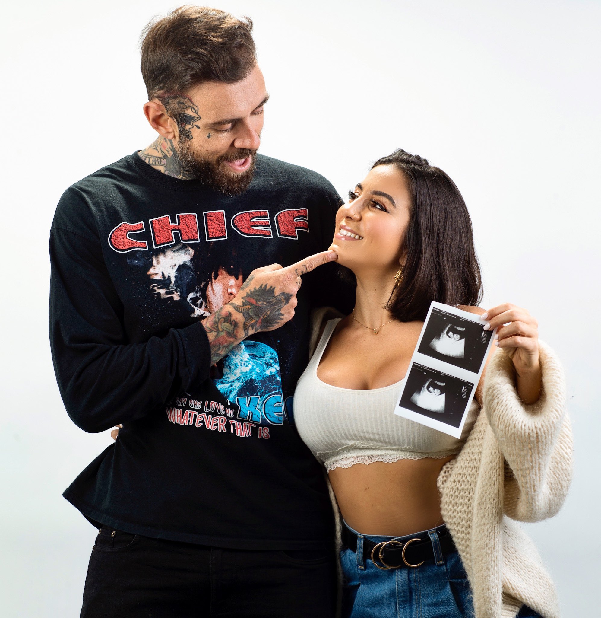 1 pic. finding out I’m pregnant and surprising my boyfriend https://t.co/rsIc1qhVwU https://t.co/1qDxVhsHTx
