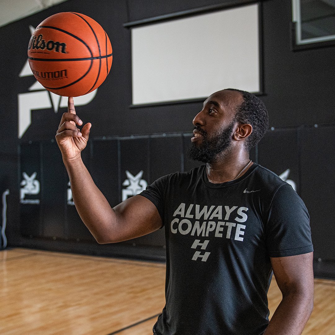 Tell us how you are keeping your edge. What motivates you to keep going while #socialdistancing ? How are you using #PlayMakar to achieve your #quarantine goals? 

Some will be featured next Tuesday, April 14th!