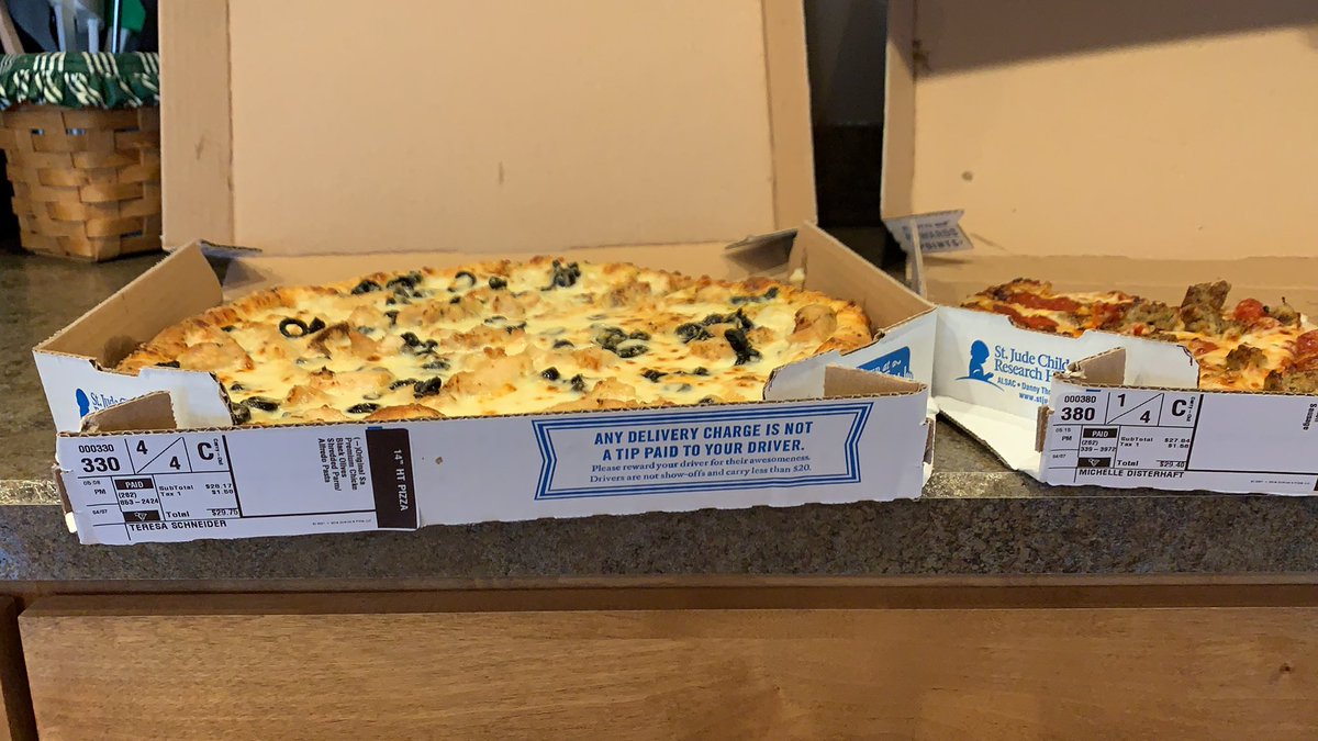 ddisterhaft's tweet photo. @dominos there is a big problem here. Waited forever picked up pizza here is the picture. Can you determine the problem. Btw. Same issue with sides https://t.co/duZRQ36jcs
