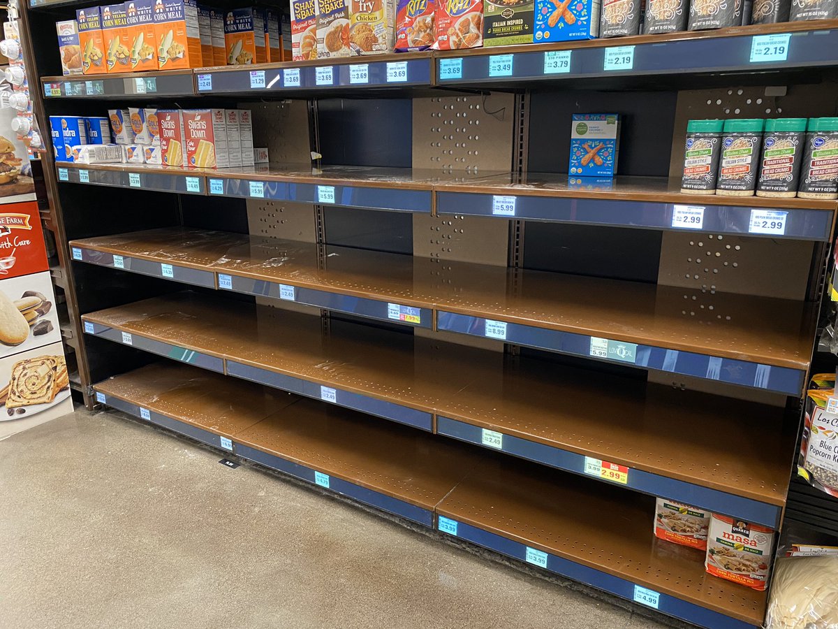 DeedeeKIRO7's tweet photo. #UPDATE: One way isles rolled out today @QFCGrocery stores to help increase #socialdistancing. 

Plus they’re using infrared sensors to keep store capacity at 50%. 

Toilet paper &amp; water are stocked. But at home #COVID baking has wiped out flour supplies! 

@KIRO7Seattle https://t.co/km2NlT8ar6
