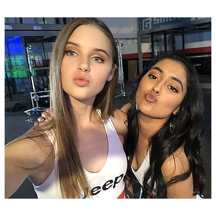 unitersupdate's tweet photo. Savannah e Shivani 🇦🇺🇮🇳 https://t.co/aaGKvtfZrs
