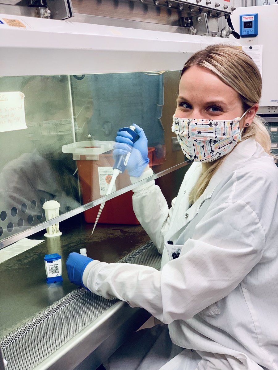 katielynn_3's tweet photo. Proud to be a BGSU alumni. Love being a ⁦Medical Laboratory Scientist working on the frontlines 👩🏼‍🔬 🥼🧪🔬 @Bgsumedlabsci⁩ ⁦@BGSUHHS⁩ #FalconHeroes https://t.co/JmqDgrEGu1