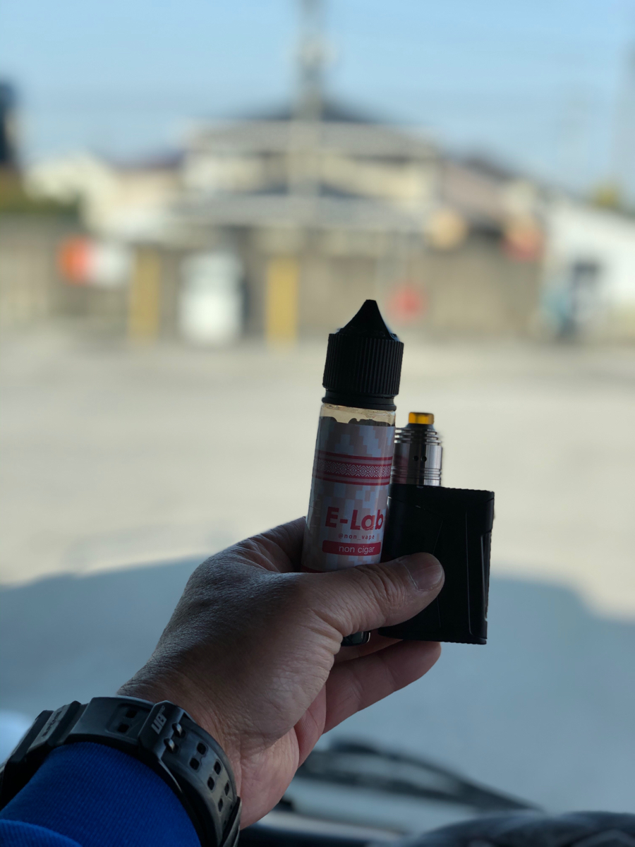 wanri311's tweet photo. 皆さんおはようございます🙇‍♂️

今日も1日よろしくお願いします😊👍

#VAPE好きな人と繋がりたい #SIMPLEEX #Elab #末広 #noncigar https://t.co/st01xXhuJO