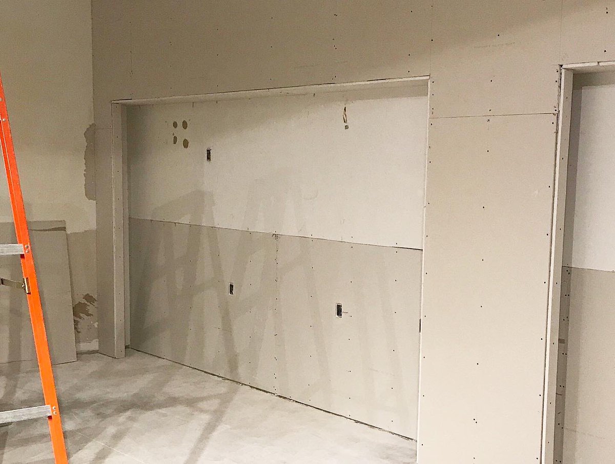 GreenroomsBuild's tweet photo. We are currently under construction on another retail location! This facelift will include fully custom ambient lighting, refined wall inserts, and modern furniture and display designs! This shop will bring visual merchandising to a whole new level. Stay tuned! 👷🏻‍♂️🛠🍁 #retail https://t.co/FoaSBm1HDa