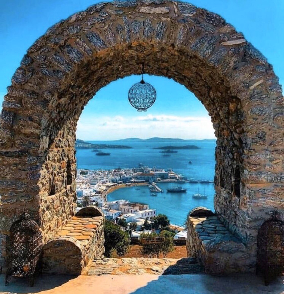 AnneScottlin's tweet photo. ❦The window of the mind works best when open. ~Anne Scottlin
#Mykonos #Greece #quote #pic #anon
#motivationalquotes #lifecoach #mind https://t.co/I3fK7HGoJQ