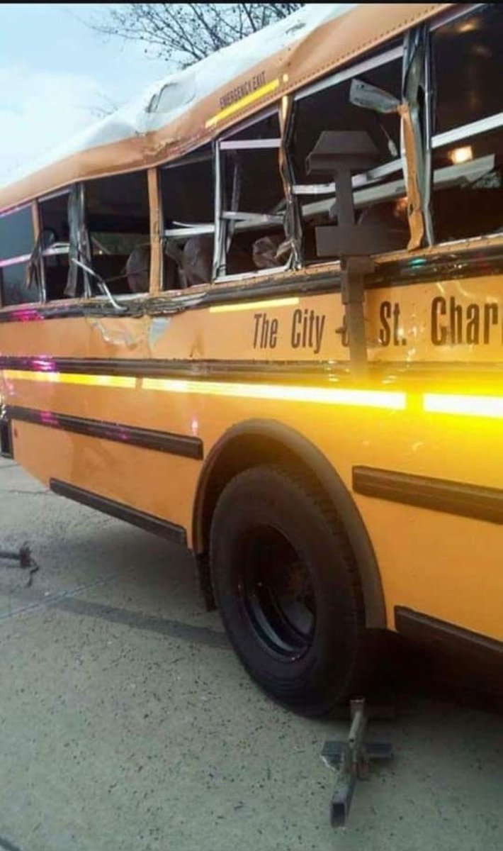 Savvy_GK's tweet photo. 4 years ago my bus was hit by a trash truck on the way to school. By far the scariest day of my life but God protected me from any long term injuries and I couldn't be more grateful! https://t.co/eYvZkGNd42
