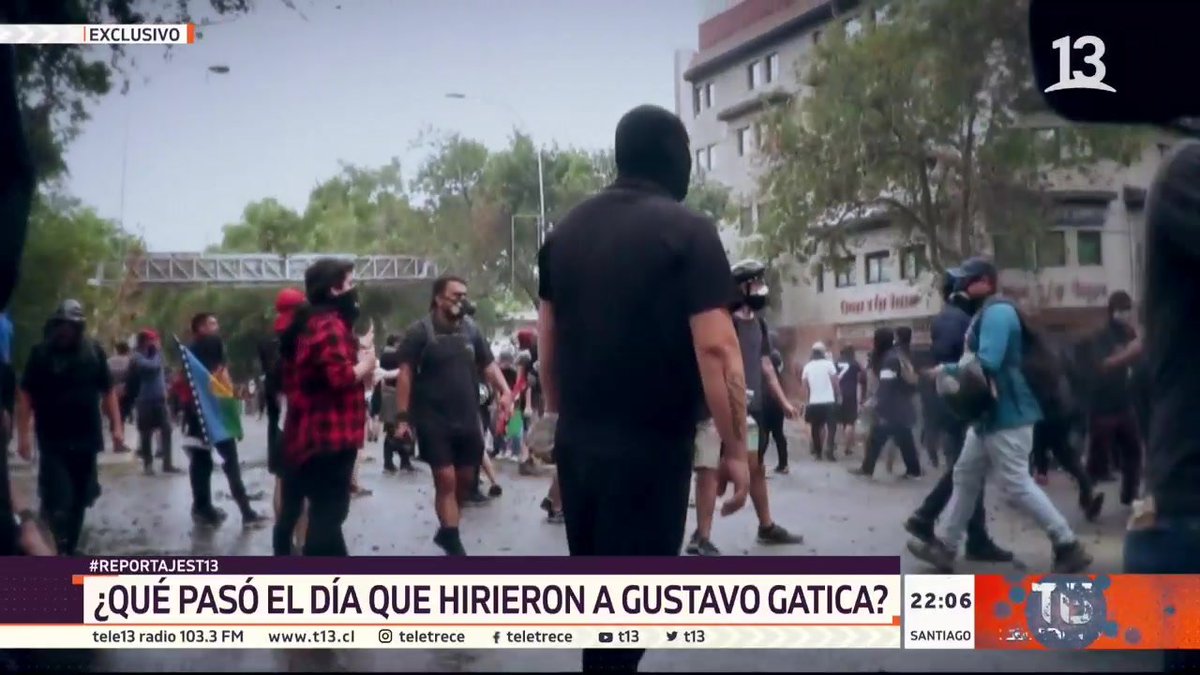 T13's tweet photo. 🔴 #ExclusivoT13 | Accedimos a material audiovisual inédito del pasado 8 de noviembre, el día que el joven Gustavo Gatica recibió dos impactos en sus ojos que le hicieron perder la visión. 

EN VIVO 📺 #T13Central » https://t.co/M5BmZtgkJ6 https://t.co/VGlwZrzHL4