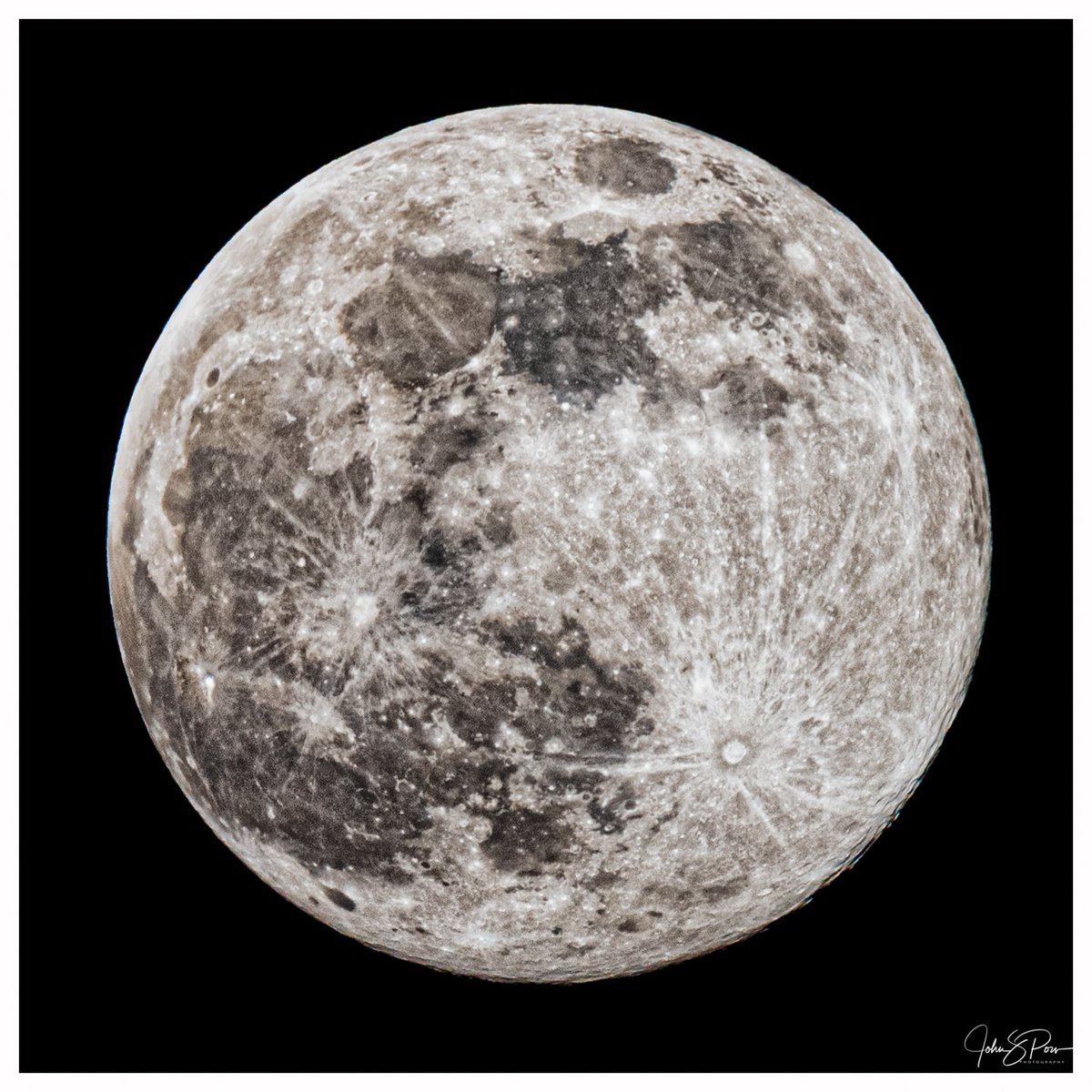Johnpow1's tweet photo. So here is my shot of the #PinkMoon #supermoon shot in my back garden as I was #StayHomeSavesLives 

It’s a 10 shot stack to get all the amazing detail you see. 

Shot at 600mm with Nikon D810, f11, iso 400 1/320th. https://t.co/W7LGEumsUZ