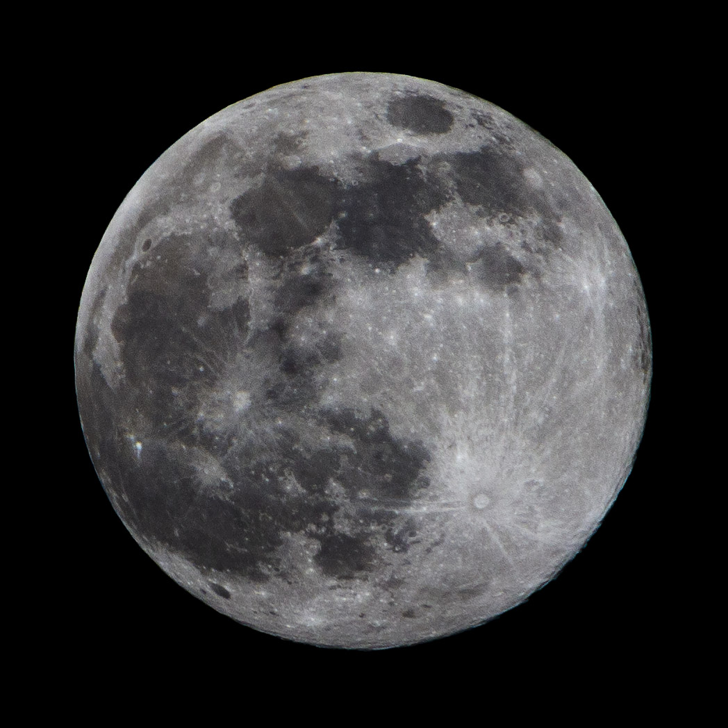 Good visibility thanks to clean air #supermoon