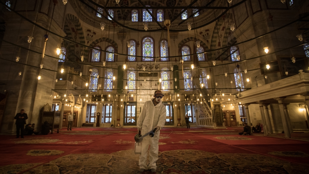 AJEnglish's tweet photo. From online Friday sermons to Athaan changes: How mosques have adapted in the time of #coronavirus https://t.co/DoMezqdTlj https://t.co/3NNFL2vTQE