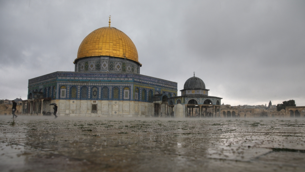 AJEnglish's tweet photo. From online Friday sermons to Athaan changes: How mosques have adapted in the time of #coronavirus https://t.co/DoMezqdTlj https://t.co/3NNFL2vTQE