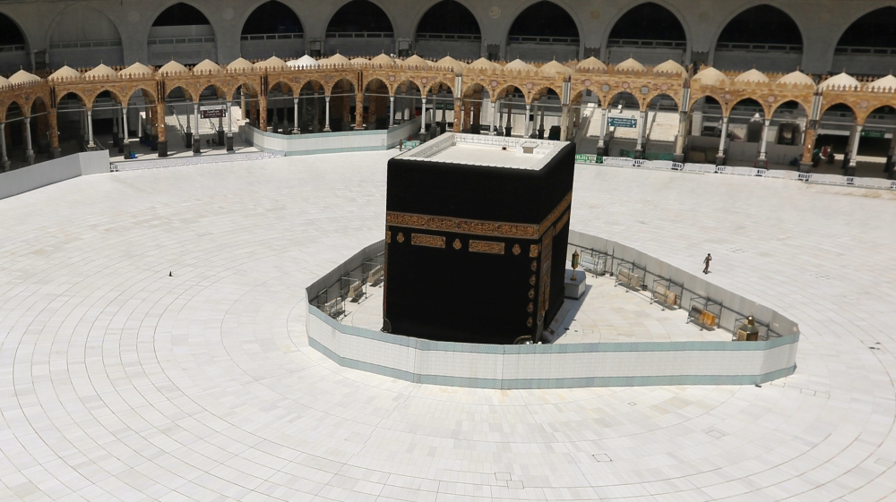 AJEnglish's tweet photo. From online Friday sermons to Athaan changes: How mosques have adapted in the time of #coronavirus https://t.co/DoMezqdTlj https://t.co/3NNFL2vTQE