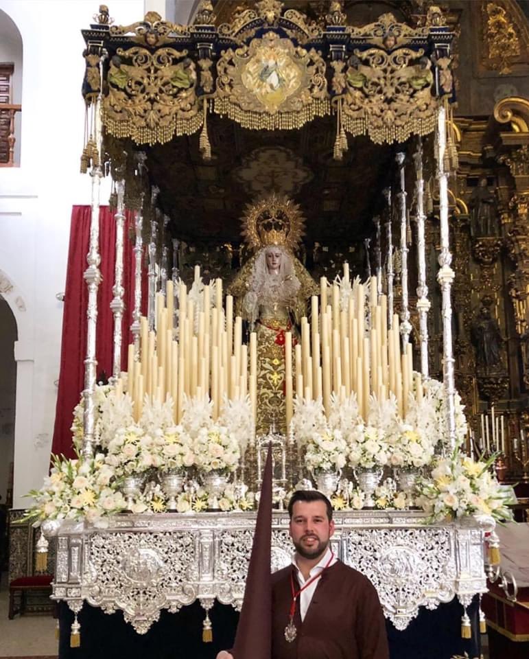 AledelaPalma's tweet photo. Hoy las palabras no van a poder acompañarme y como todo el que me conoce sabe lo que es para mi y mi familia el día de hoy, solo puedo decir Feliz #MiércolesSanto y Viva la @HdadBuenFin 

Gracias @pfrancobf por la herencia más grande que me has podido dejar.

#ElBuenFin20 https://t.co/p7Uv7e740X