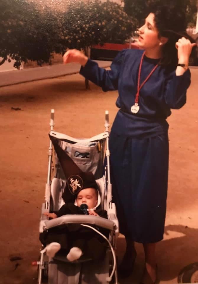 AledelaPalma's tweet photo. Hoy las palabras no van a poder acompañarme y como todo el que me conoce sabe lo que es para mi y mi familia el día de hoy, solo puedo decir Feliz #MiércolesSanto y Viva la @HdadBuenFin 

Gracias @pfrancobf por la herencia más grande que me has podido dejar.

#ElBuenFin20 https://t.co/p7Uv7e740X