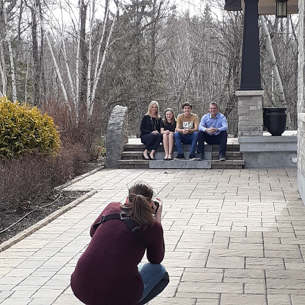 WestOnline's tweet photo. #WestCarleton photographer Aimee Edgcumbe took part in #ThePorchProject volunteering her time to take family portraits in her neighbourhood of #WestLake last weekend during a time of physical distancing (FREE ACCESS COURTESY @WestOnline ): https://t.co/hWE21iQHiJ
